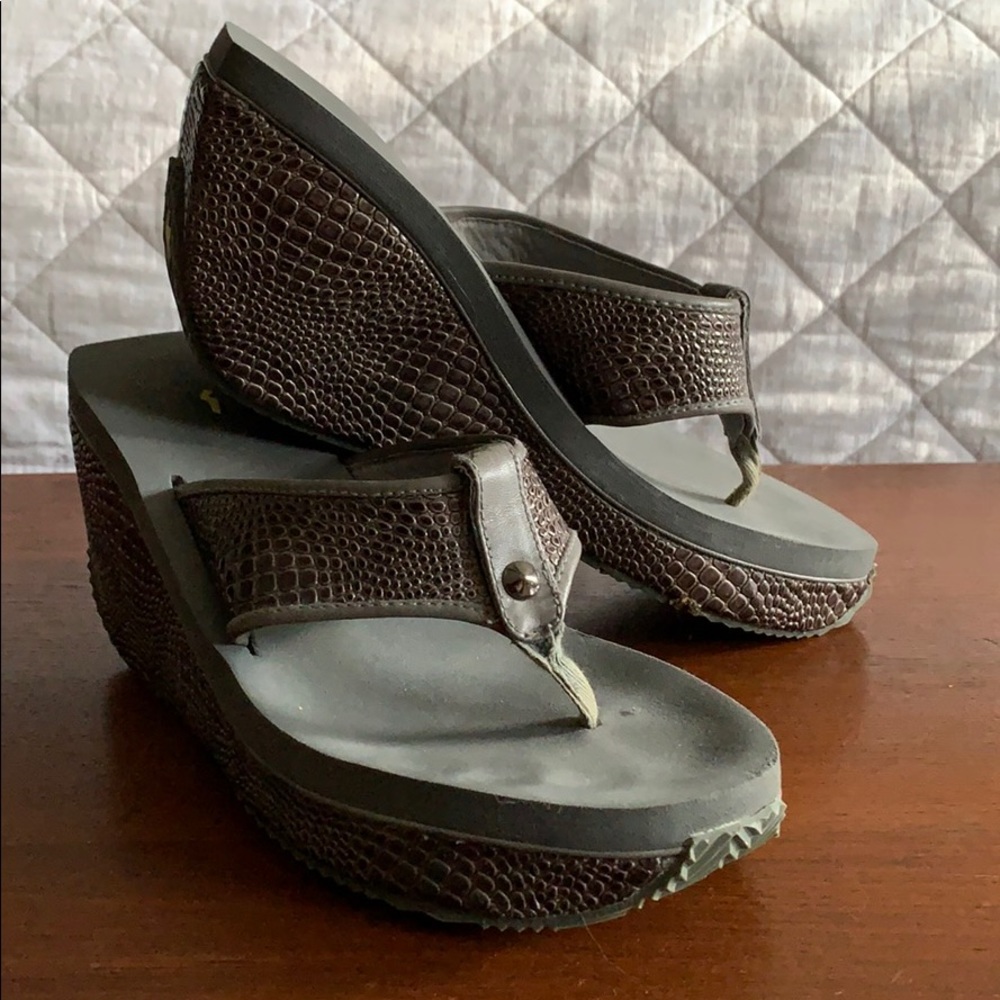 Volatile Wedge Flip Flops